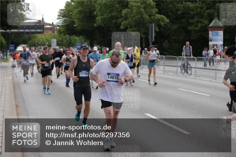 29.06.2025 - hella hamburg halbmarathon Jannik Wohlers http://msf.ph/oto/8297356 29.06.2025 10:36:51 Lombardsbrücke 1022, 1276, 1337, 1597, 1819, 2016, 2031, 2072, 2104, 2272, 2480, 2486, 3127, 3714, 4097, 4347, 4733, 5146, 5560, 5786, 5940, 6172, 6584, 6804, 7085, 7235, 7707, 7823, 8257, 8258, 8315, 8811, 8843, 9054, 9055, 10762, 10931, 11246, 11843, 11980, 12087, 12103, 12463, 12935, 13077, 13695, 13783, 13970, 13971, 14202, 14282, 14343, 14396, 14779, 14915, 15084, 15106, 15475, 16192, 16303, 16782, 16831, 17305, 17307, 17388, 17687, 17688, 17794, 17965, 18578, 18710 meine-sportfotos.de