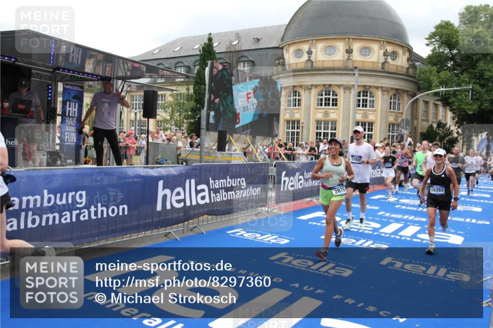 29.06.2025 - hella hamburg halbmarathon Michael Strokosch http://msf.ph/oto/8297360 29.06.2025 10:57:21 Ziel 1877, 2417, 2676, 4940, 5926, 6272, 8585, 9450, 9577, 9934, 10383, 11590, 12014, 12590, 13664, 13750, 15110, 15229, 15664, 16625, 17660, 17779, 17848, 17993, 19184 meine-sportfotos.de
