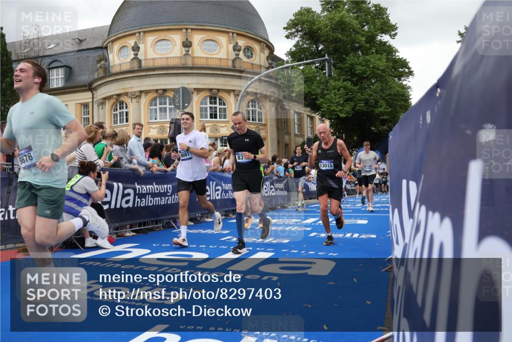 29.06.2025 - hella hamburg halbmarathon Strokosch-Dieckow http://msf.ph/oto/8297403 29.06.2025 10:52:28 Ziel 3715, 6561, 6562, 7178, 7232, 8371, 8661, 9145, 9739, 9876, 11791, 13015, 13211, 13301, 14561, 15001, 15144, 15980, 17997, 18982 meine-sportfotos.de