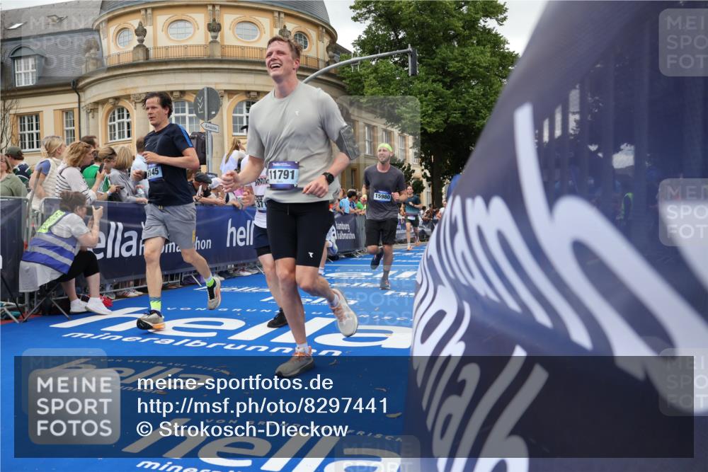 29.06.2025 - hella hamburg halbmarathon Strokosch-Dieckow http://msf.ph/oto/8297441 29.06.2025 10:52:30 Ziel 2670, 3715, 3952, 6561, 6562, 7178, 7232, 8371, 8661, 9145, 9739, 9876, 11689, 11791, 12450, 13015, 13051, 13301, 14561, 15001, 15144, 15980, 17997, 18982 meine-sportfotos.de