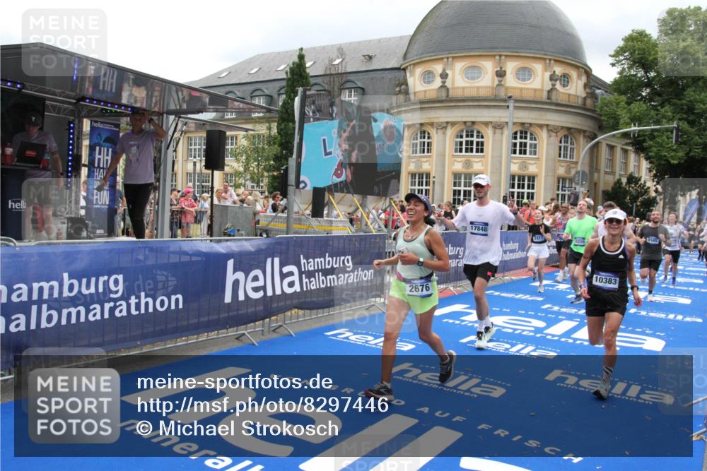 29.06.2025 - hella hamburg halbmarathon Michael Strokosch http://msf.ph/oto/8297446 29.06.2025 10:57:21 Ziel 1877, 2417, 2676, 4940, 5926, 6272, 8585, 9450, 9577, 9934, 10383, 11590, 12014, 12590, 13664, 13750, 15110, 15229, 15664, 16625, 17660, 17779, 17848, 17993, 19184 meine-sportfotos.de