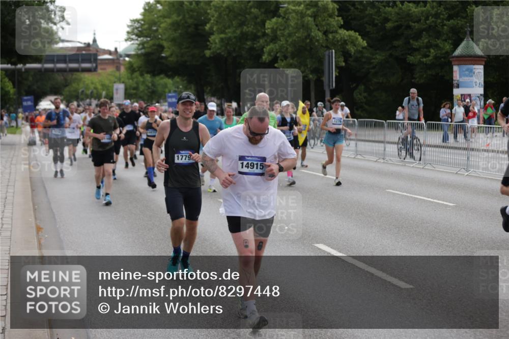 29.06.2025 - hella hamburg halbmarathon Jannik Wohlers http://msf.ph/oto/8297448 29.06.2025 10:36:51 Lombardsbrücke 1022, 1276, 1337, 1597, 1819, 2016, 2031, 2072, 2104, 2272, 2480, 2486, 3127, 3714, 4097, 4347, 4733, 5146, 5560, 5786, 5940, 6172, 6584, 6804, 7085, 7235, 7707, 7823, 8257, 8258, 8315, 8811, 8843, 9054, 9055, 10762, 10931, 11246, 11843, 11980, 12087, 12103, 12463, 12935, 13077, 13695, 13783, 13970, 13971, 14202, 14282, 14343, 14396, 14779, 14915, 15084, 15106, 15475, 16192, 16303, 16782, 16831, 17305, 17307, 17388, 17687, 17688, 17794, 17965, 18578, 18710 meine-sportfotos.de