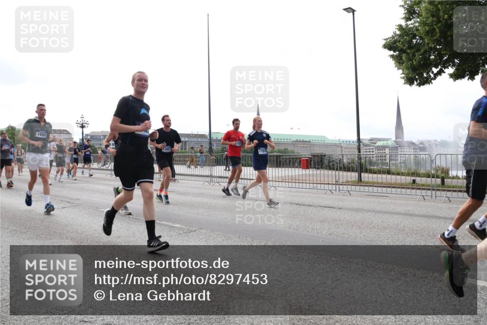 29.06.2025 - hella hamburg halbmarathon Lena Gebhardt http://msf.ph/oto/8297453 29.06.2025 10:36:49 Lombardsbrücke 0123, 1948, 13657, 17018, 1118, 1224, 1253, 1339, 1488, 1490, 1948, 1952, 1954, 2124, 2552, 2588, 3165, 3398, 3428, 3714, 3873, 3895, 4084, 4442, 4618, 4762, 4996, 5012, 5224, 5427, 5538, 5540, 5640, 5747, 5786, 5789, 5919, 6156, 6172, 6190, 6359, 6667, 6804, 7202, 7632, 7773, 8007, 8315, 8499, 8530, 8758, 8936, 8937, 8945, 9054, 9115, 9117, 9229, 9295, 9500, 9694, 13265, 15077, 17156, 17807, 18152, 18488 meine-sportfotos.de