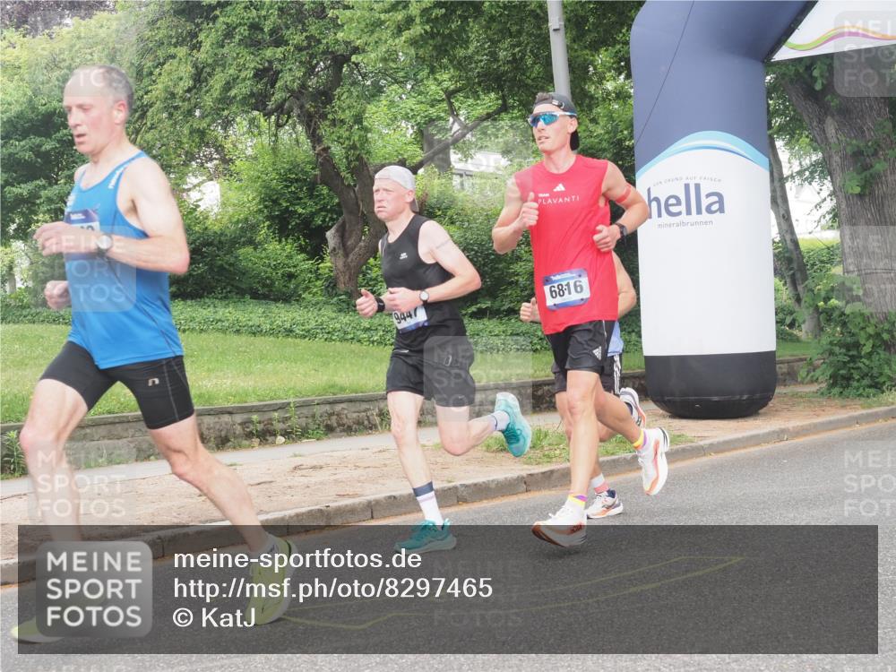 29.06.2025 - hella hamburg halbmarathon KatJ http://msf.ph/oto/8297465 29.06.2025 10:13:37 Zwischen KM18-KM19 2459, 6699, 6816 meine-sportfotos.de