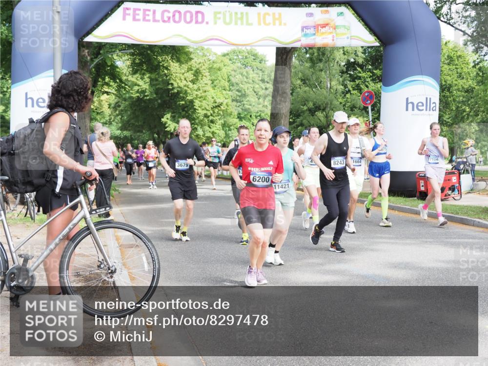 29.06.2025 - hella hamburg halbmarathon MichiJ http://msf.ph/oto/8297478 29.06.2025 11:30:04 Zwischen KM18-KM19 1465, 2572, 3607, 3679, 4752, 5156, 5735, 5875, 6200, 6673, 8243, 8745, 9455, 9644, 11421, 11664, 12254, 13862, 14130, 15536, 17116, 17943 meine-sportfotos.de