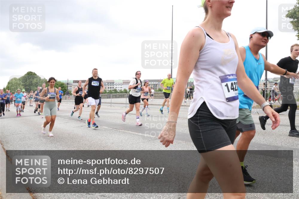 29.06.2025 - hella hamburg halbmarathon Lena Gebhardt http://msf.ph/oto/8297507 29.06.2025 10:56:12 Lombardsbrücke 8533, 13055, 4473, 16960, 18349, 142, 1113, 1738, 1909, 2095, 2793, 2915, 3257, 3268, 3953, 3987, 4083, 4265, 4354, 4470, 4473, 4836, 4896, 5306, 5580, 5693, 5757, 5994, 6055, 6056, 6113, 6257, 6494, 6594, 6690, 6968, 7025, 7028, 7090, 7516, 7616, 7711, 7969, 8005, 8110, 8305, 8517, 8532, 8533, 8648, 8766, 9383, 9435, 9548, 9606, 9838, 9861, 9865, 9948, 9953, 10436, 10438, 10449, 10640, 10740, 10784, 10987, 11903, 11962, 11963 meine-sportfotos.de