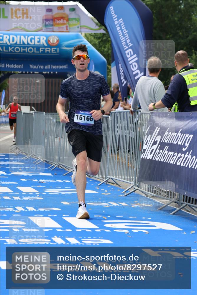 29.06.2025 - hella hamburg halbmarathon Strokosch-Dieckow http://msf.ph/oto/8297527 29.06.2025 10:17:55 Ziel 14932, 15166, 19072 meine-sportfotos.de