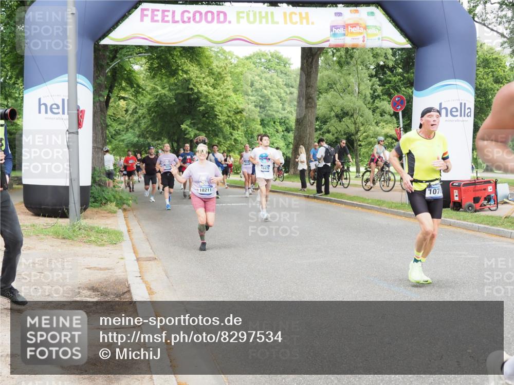 29.06.2025 - hella hamburg halbmarathon MichiJ http://msf.ph/oto/8297534 29.06.2025 10:34:23 Zwischen KM18-KM19 1070, 2623, 6532, 7056, 8564, 10208, 10211, 11125, 12277, 13630, 16475, 17332, 18211 meine-sportfotos.de