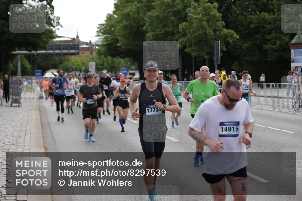 29.06.2025 - hella hamburg halbmarathon Jannik Wohlers http://msf.ph/oto/8297539 29.06.2025 10:36:52 Lombardsbrücke 1022, 1276, 1337, 1597, 1819, 2016, 2031, 2072, 2104, 2272, 2480, 2486, 3127, 3714, 4097, 4347, 4733, 5146, 5560, 5790, 5940, 6172, 6584, 6804, 7085, 7235, 7544, 7707, 7823, 8257, 8258, 8811, 8843, 9054, 9055, 9524, 10762, 10798, 10931, 11246, 11980, 12103, 12463, 12762, 12935, 13077, 13695, 13783, 13970, 13971, 14202, 14282, 14343, 14396, 14779, 14915, 15084, 15475, 16192, 16303, 16782, 16831, 17305, 17307, 17388, 17687, 17688, 17794, 17965, 18578, 18710 meine-sportfotos.de