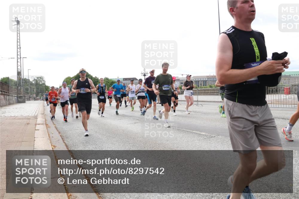 29.06.2025 - hella hamburg halbmarathon Lena Gebhardt http://msf.ph/oto/8297542 29.06.2025 10:21:36 Lombardsbrücke 3826, 610, 9499, 3770, 10921, 1028, 1072, 1158, 1191, 1250, 1266, 1401, 1658, 1668, 1958, 2172, 2271, 2315, 2353, 2529, 2635, 2815, 2956, 2986, 3122, 3770, 3817, 3825, 3826, 3995, 4289, 4375, 4376, 4697, 4786, 5122, 5373, 5395, 5412, 5493, 5759, 5957, 6086, 6103, 6475, 6805, 6844, 7075, 7375, 7522, 7553, 7612, 7672, 7781, 8095, 8286, 8715, 8844, 8896, 8959, 9100, 9369, 9483, 9499, 9501, 9532, 9624, 10374, 10874, 11698 meine-sportfotos.de