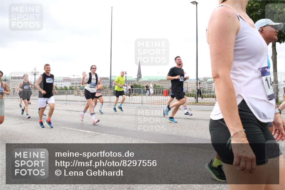 29.06.2025 - hella hamburg halbmarathon Lena Gebhardt http://msf.ph/oto/8297556 29.06.2025 10:56:13 Lombardsbrücke 14281, 55, 4473, 16960, 983, 14, 1047, 1113, 1738, 1909, 2095, 2793, 2915, 3257, 3268, 3675, 3676, 3953, 3987, 4083, 4265, 4354, 4470, 4473, 4836, 4896, 5306, 5580, 5693, 5757, 5994, 6055, 6056, 6113, 6257, 6494, 6594, 6690, 6968, 7025, 7028, 7090, 7516, 7616, 7711, 7969, 8005, 8110, 8305, 8517, 8532, 8533, 8766, 9383, 9435, 9548, 9606, 9838, 9861, 9865, 9948, 9953, 10436, 10438, 10449, 10640, 10740, 10784, 10987, 11903, 11962, 11963 meine-sportfotos.de