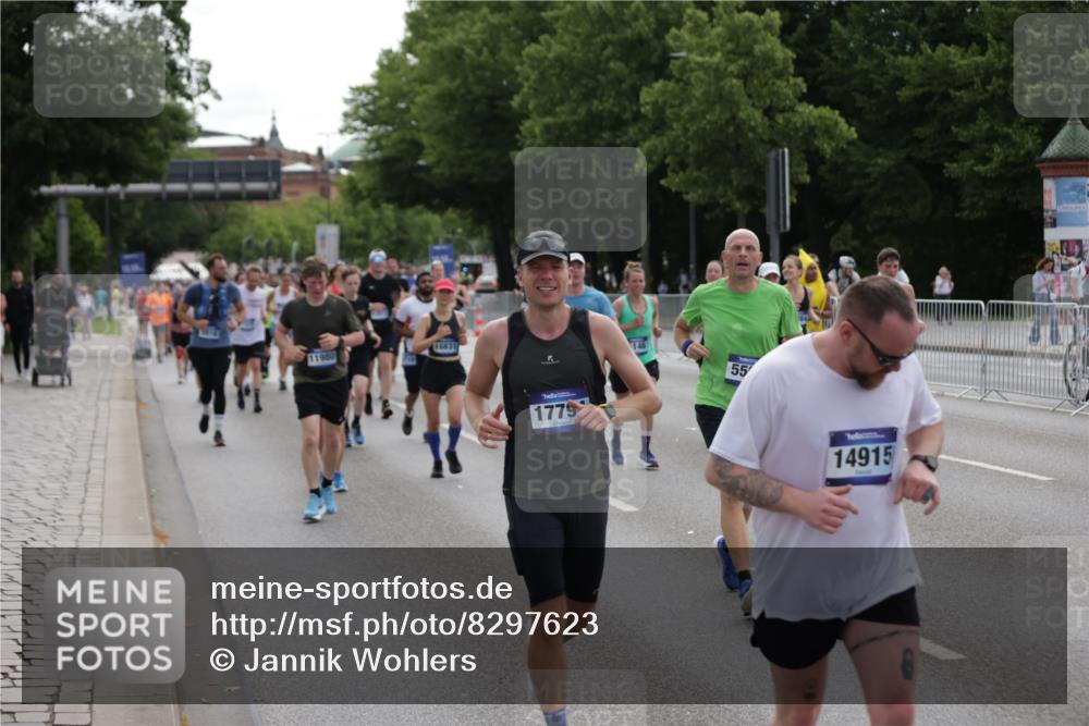 29.06.2025 - hella hamburg halbmarathon Jannik Wohlers http://msf.ph/oto/8297623 29.06.2025 10:36:52 Lombardsbrücke 1022, 1276, 1337, 1597, 1819, 2016, 2031, 2072, 2104, 2272, 2480, 2486, 3127, 3714, 4097, 4347, 4733, 5146, 5560, 5790, 5940, 6172, 6584, 6804, 7085, 7235, 7544, 7707, 7823, 8257, 8258, 8811, 8843, 9054, 9055, 9524, 10762, 10798, 10931, 11246, 11980, 12103, 12463, 12762, 12935, 13077, 13695, 13783, 13970, 13971, 14202, 14282, 14343, 14396, 14779, 14915, 15084, 15475, 16192, 16303, 16782, 16831, 17305, 17307, 17388, 17687, 17688, 17794, 17965, 18578, 18710 meine-sportfotos.de