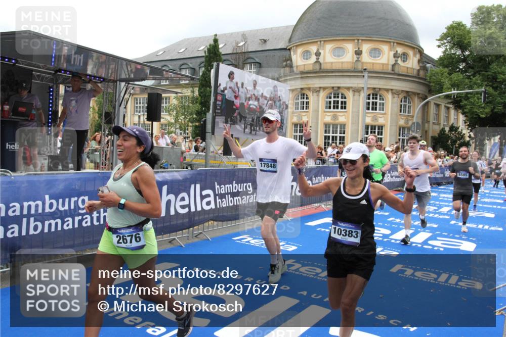 29.06.2025 - hella hamburg halbmarathon Michael Strokosch http://msf.ph/oto/8297627 29.06.2025 10:57:22 Ziel 2417, 2676, 4940, 5926, 6272, 8585, 9450, 9577, 9934, 10383, 11590, 12014, 12590, 13664, 15229, 15664, 16625, 17660, 17779, 17848, 17993 meine-sportfotos.de