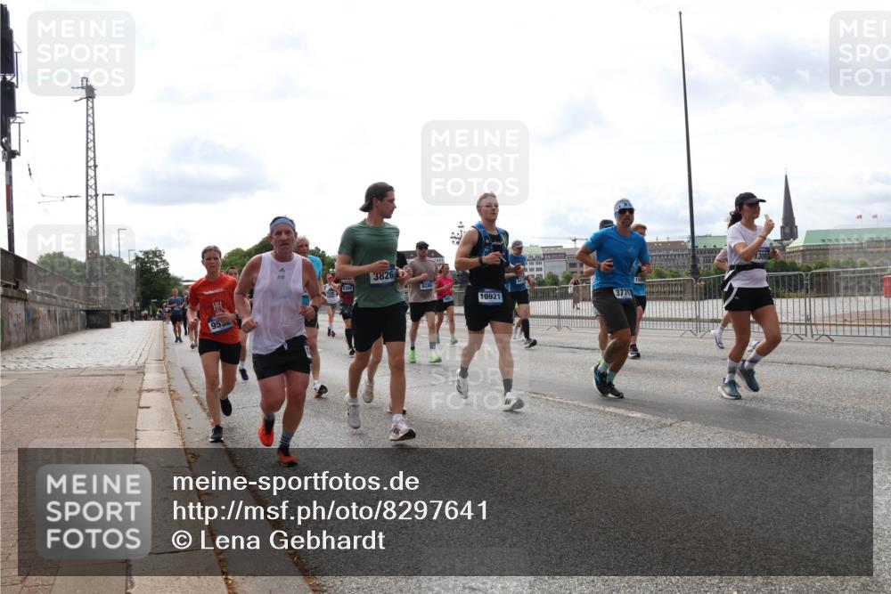 29.06.2025 - hella hamburg halbmarathon Lena Gebhardt http://msf.ph/oto/8297641 29.06.2025 10:21:39 Lombardsbrücke 955, 9369, 3826, 3770, 10921, 1028, 1072, 1158, 1191, 1250, 1401, 1668, 1958, 2172, 2271, 2315, 2353, 2529, 2635, 2815, 2956, 3122, 3606, 3770, 3817, 3825, 3826, 3995, 4046, 4289, 4375, 4376, 4697, 4786, 5122, 5373, 5395, 5412, 5493, 5641, 5759, 5957, 6086, 6103, 6475, 6676, 6805, 6844, 7075, 7162, 7375, 7522, 7553, 7612, 7672, 7781, 8095, 8286, 8715, 8844, 8896, 8959, 9002, 9062, 9100, 9369, 9483, 9499, 9501, 9532, 9624, 10374, 10874 meine-sportfotos.de