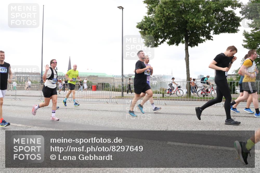 29.06.2025 - hella hamburg halbmarathon Lena Gebhardt http://msf.ph/oto/8297649 29.06.2025 10:56:13 Lombardsbrücke 473, 16960, 1047, 1113, 1738, 1909, 2095, 2793, 2915, 3257, 3268, 3675, 3676, 3953, 3987, 4083, 4265, 4354, 4470, 4473, 4836, 4896, 5306, 5580, 5693, 5757, 5994, 6055, 6056, 6113, 6257, 6494, 6594, 6690, 6968, 7025, 7028, 7090, 7516, 7616, 7711, 7969, 8005, 8110, 8305, 8517, 8532, 8533, 8766, 9383, 9435, 9548, 9606, 9838, 9861, 9865, 9948, 9953, 10436, 10438, 10449, 10640, 10740, 10784, 10987, 11903, 11962, 11963 meine-sportfotos.de