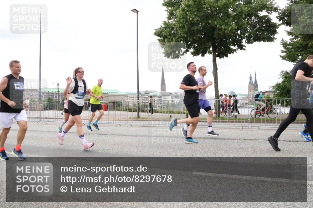 29.06.2025 - hella hamburg halbmarathon Lena Gebhardt http://msf.ph/oto/8297678 29.06.2025 10:56:14 Lombardsbrücke 4473, 16960, 1047, 1113, 1738, 1909, 2095, 2793, 2915, 3257, 3268, 3675, 3676, 3953, 3987, 4083, 4265, 4354, 4470, 4473, 4836, 4896, 5237, 5306, 5580, 5693, 5757, 5994, 6055, 6056, 6113, 6257, 6494, 6594, 6690, 6968, 7025, 7028, 7090, 7307, 7516, 7616, 7711, 7969, 8005, 8110, 8305, 8517, 8532, 8533, 8766, 9383, 9435, 9548, 9606, 9838, 9861, 9865, 9948, 9953, 10449, 10640, 10740, 10784, 10987, 11903, 11962, 11963 meine-sportfotos.de