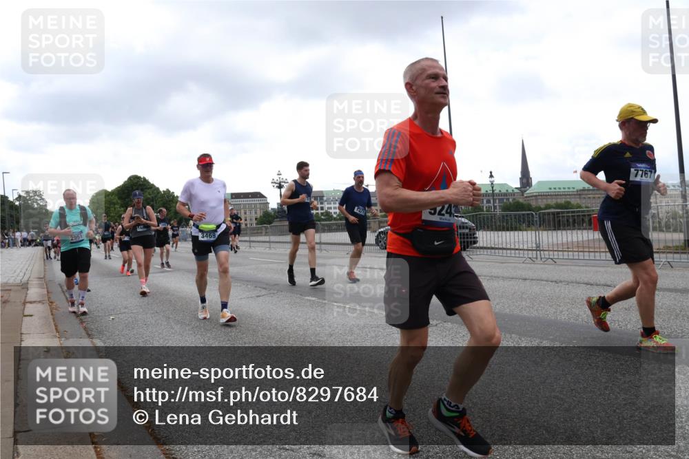 29.06.2025 - hella hamburg halbmarathon Lena Gebhardt http://msf.ph/oto/8297684 29.06.2025 10:46:49 Lombardsbrücke 1073, 1185, 1286, 1363, 1371, 1375, 1593, 1607, 1608, 1720, 1837, 1961, 1999, 2162, 2211, 2320, 2327, 2500, 2555, 2556, 2665, 2697, 2981, 3277, 3406, 3407, 3469, 3734, 3823, 4202, 4239, 4296, 4342, 4355, 4448, 4604, 5111, 5114, 5700, 5796, 5953, 6124, 6161, 6485, 6496, 6740, 7073, 7303, 7412, 7767, 7827, 8477, 8486, 8551, 8553, 8684, 8700, 8967, 9691, 10153, 10230, 13969, 14261, 15852, 16882, 16987 meine-sportfotos.de