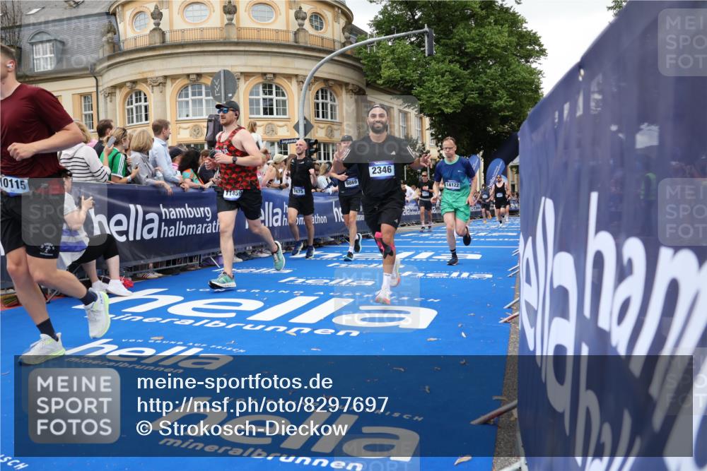 29.06.2025 - hella hamburg halbmarathon Strokosch-Dieckow http://msf.ph/oto/8297697 29.06.2025 10:52:41 Ziel 2287, 2346, 2670, 3952, 3999, 5116, 5169, 5194, 6561, 6562, 7475, 8172, 9065, 9163, 9739, 9869, 10115, 11459, 11689, 12450, 12482, 13051, 14122, 14198, 14286, 14805, 15001, 16467, 17198, 18331, 19244 meine-sportfotos.de