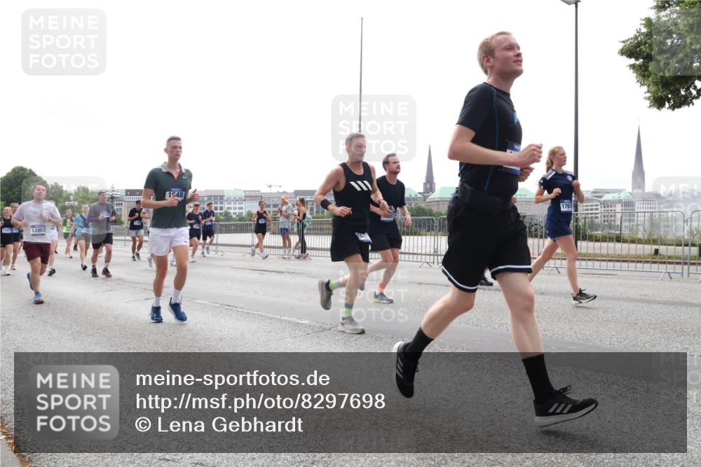 29.06.2025 - hella hamburg halbmarathon Lena Gebhardt http://msf.ph/oto/8297698 29.06.2025 10:36:50 Lombardsbrücke 15972, 273, 13902, 2124, 0123, 1948, 657, 17011, 1118, 1224, 1253, 1339, 1488, 1490, 1948, 1952, 1954, 2124, 2552, 2588, 3127, 3165, 3398, 3428, 3714, 3873, 3895, 4084, 4442, 4618, 4762, 4996, 5012, 5224, 5427, 5538, 5540, 5640, 5747, 5786, 5789, 5919, 6156, 6172, 6190, 6359, 6667, 6804, 7202, 7632, 7773, 8007, 8257, 8258, 8315, 8499, 8530, 8758, 8936, 8937, 8945, 9054, 9055, 9115, 9117, 9295, 9500, 9694, 13265, 15077, 17156, 17807, 18152, 18488 meine-sportfotos.de