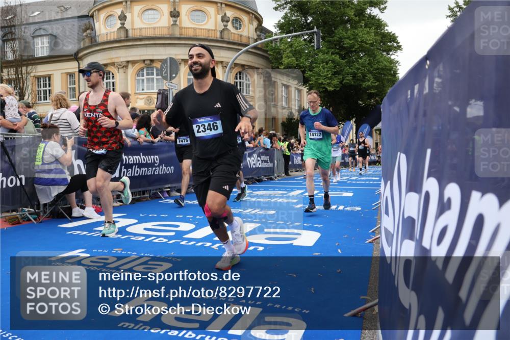 29.06.2025 - hella hamburg halbmarathon Strokosch-Dieckow http://msf.ph/oto/8297722 29.06.2025 10:52:42 Ziel 2287, 2346, 2670, 2910, 3952, 3999, 5077, 5116, 5169, 5194, 7475, 8172, 9065, 9163, 9869, 10115, 11217, 11459, 11689, 12450, 12482, 13051, 14122, 14198, 14286, 14805, 16467, 17198, 18331, 19244 meine-sportfotos.de