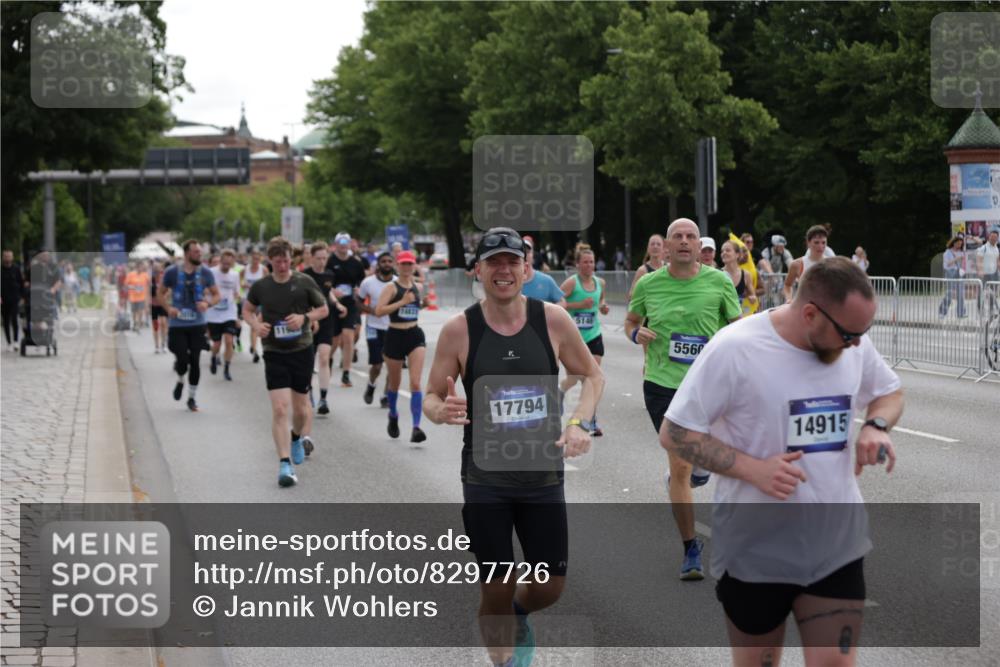 29.06.2025 - hella hamburg halbmarathon Jannik Wohlers http://msf.ph/oto/8297726 29.06.2025 10:36:52 Lombardsbrücke 1022, 1276, 1337, 1597, 1819, 2016, 2031, 2072, 2104, 2272, 2480, 2486, 3127, 3714, 4097, 4347, 4733, 5146, 5560, 5790, 5940, 6172, 6584, 6804, 7085, 7235, 7544, 7707, 7823, 8257, 8258, 8811, 8843, 9054, 9055, 9524, 10762, 10798, 10931, 11246, 11980, 12103, 12463, 12762, 12935, 13077, 13695, 13783, 13970, 13971, 14202, 14282, 14343, 14396, 14779, 14915, 15084, 15475, 16192, 16303, 16782, 16831, 17305, 17307, 17388, 17687, 17688, 17794, 17965, 18578, 18710 meine-sportfotos.de