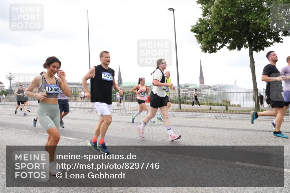 29.06.2025 - hella hamburg halbmarathon Lena Gebhardt http://msf.ph/oto/8297746 29.06.2025 10:56:14 Lombardsbrücke 13055, 4473, 1047, 1113, 1738, 1909, 2095, 2793, 2915, 3257, 3268, 3675, 3676, 3953, 3987, 4083, 4265, 4354, 4470, 4473, 4836, 4896, 5237, 5306, 5580, 5693, 5757, 5994, 6055, 6056, 6113, 6257, 6494, 6594, 6690, 6968, 7025, 7028, 7090, 7307, 7516, 7616, 7711, 7969, 8005, 8110, 8305, 8517, 8532, 8533, 8766, 9383, 9435, 9548, 9606, 9838, 9861, 9865, 9948, 9953, 10449, 10640, 10740, 10784, 10987, 11903, 11962, 11963 meine-sportfotos.de