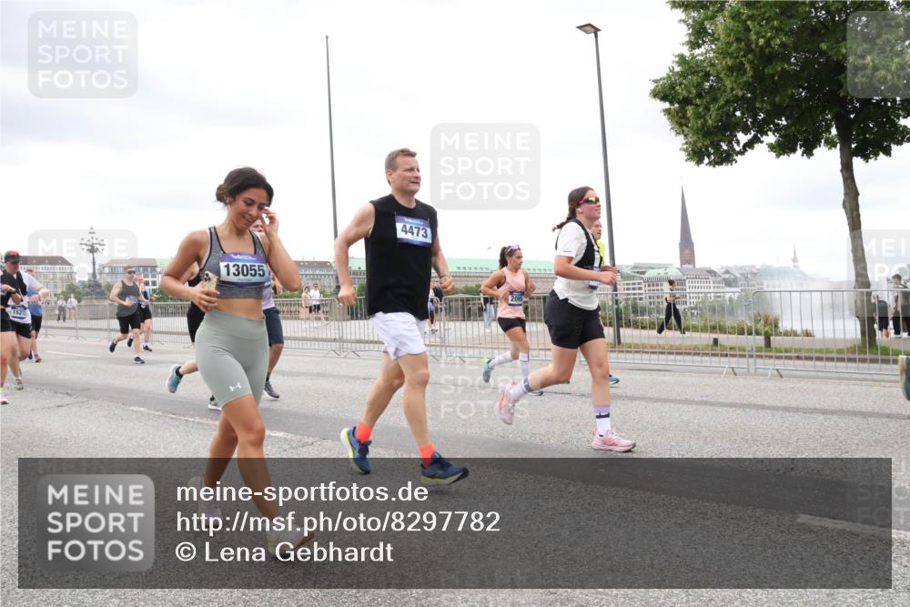 29.06.2025 - hella hamburg halbmarathon Lena Gebhardt http://msf.ph/oto/8297782 29.06.2025 10:56:14 Lombardsbrücke 1527, 13055, 4473, 1047, 1113, 1738, 1909, 2095, 2793, 2915, 3257, 3268, 3675, 3676, 3953, 3987, 4083, 4265, 4354, 4470, 4473, 4836, 4896, 5237, 5306, 5580, 5693, 5757, 5994, 6055, 6056, 6113, 6257, 6494, 6594, 6690, 6968, 7025, 7028, 7090, 7307, 7516, 7616, 7711, 7969, 8005, 8110, 8305, 8517, 8532, 8533, 8766, 9383, 9435, 9548, 9606, 9838, 9861, 9865, 9948, 9953, 10449, 10640, 10740, 10784, 10987, 11903, 11962, 11963 meine-sportfotos.de