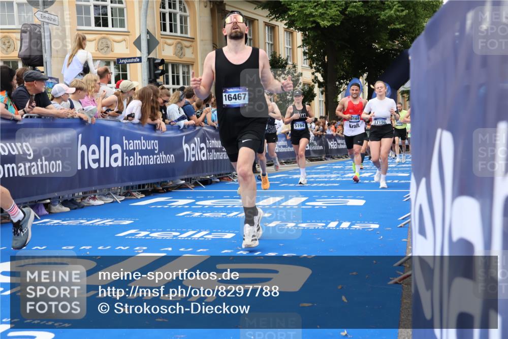 29.06.2025 - hella hamburg halbmarathon Strokosch-Dieckow http://msf.ph/oto/8297788 29.06.2025 10:52:45 Ziel 1257, 1258, 1657, 2287, 2346, 2444, 2814, 2910, 3999, 4557, 4558, 5077, 5116, 5169, 5194, 7475, 8172, 8720, 8955, 9065, 9163, 9869, 10115, 10811, 11217, 11459, 11992, 12482, 14122, 14198, 14286, 14805, 16467, 17198, 18331, 19244 meine-sportfotos.de