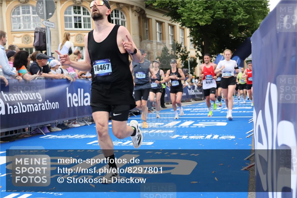 29.06.2025 - hella hamburg halbmarathon Strokosch-Dieckow http://msf.ph/oto/8297801 29.06.2025 10:52:46 Ziel 1257, 1258, 1657, 2099, 2287, 2444, 2814, 2910, 3999, 4557, 4558, 5077, 5116, 5169, 5194, 7475, 8172, 8720, 8955, 9065, 9163, 9869, 10724, 10811, 11217, 11459, 11992, 12482, 14122, 14198, 14286, 14805, 16467, 17198, 18331, 19244 meine-sportfotos.de