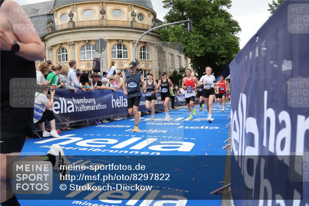 29.06.2025 - hella hamburg halbmarathon Strokosch-Dieckow http://msf.ph/oto/8297822 29.06.2025 10:52:47 Ziel 1257, 1258, 1657, 2099, 2287, 2444, 2814, 2910, 3999, 4557, 4558, 5077, 5116, 5169, 5194, 8139, 8172, 8720, 8955, 9065, 9163, 9869, 10724, 10811, 11217, 11992, 12482, 14198, 14286, 14805, 16467, 17198, 18331, 19244 meine-sportfotos.de