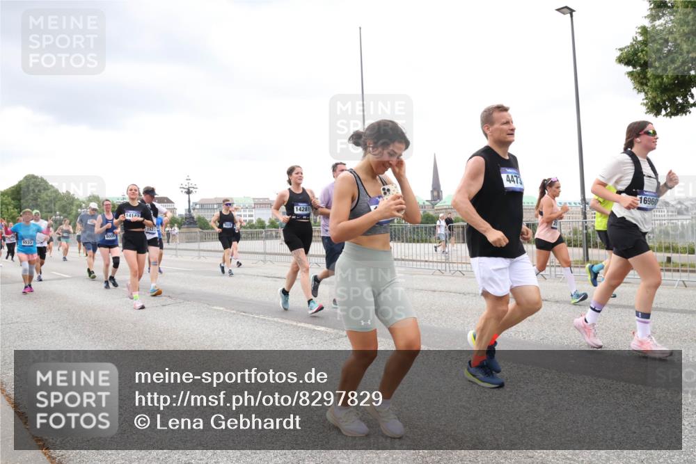 29.06.2025 - hella hamburg halbmarathon Lena Gebhardt http://msf.ph/oto/8297829 29.06.2025 10:56:14 Lombardsbrücke 8533, 8005, 14142, 152, 14281, 4473, 16960, 1047, 1113, 1738, 1909, 2095, 2793, 2915, 3257, 3268, 3675, 3676, 3953, 3987, 4083, 4265, 4354, 4470, 4473, 4836, 4896, 5237, 5306, 5580, 5693, 5757, 5994, 6055, 6056, 6113, 6257, 6494, 6594, 6690, 6968, 7025, 7028, 7090, 7307, 7516, 7616, 7711, 7969, 8005, 8110, 8305, 8517, 8532, 8533, 8766, 9383, 9435, 9548, 9606, 9838, 9861, 9865, 9948, 9953, 10449, 10640, 10740, 10784, 10987, 11903, 11962, 11963 meine-sportfotos.de