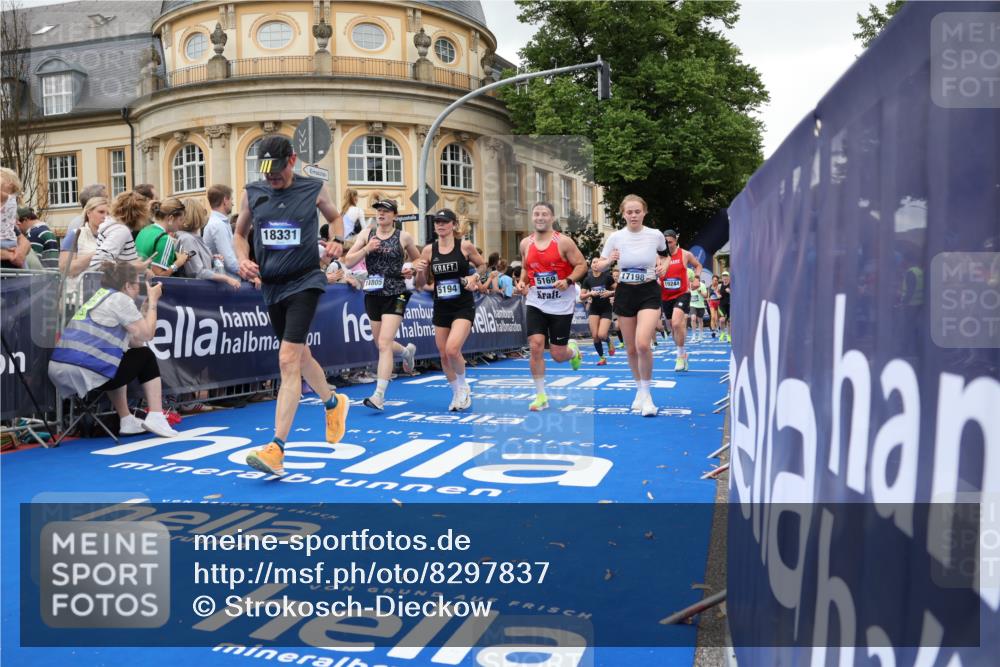 29.06.2025 - hella hamburg halbmarathon Strokosch-Dieckow http://msf.ph/oto/8297837 29.06.2025 10:52:47 Ziel 1257, 1258, 1657, 2099, 2287, 2444, 2814, 2910, 3999, 4557, 4558, 5077, 5116, 5169, 5194, 8139, 8172, 8720, 8955, 9065, 9163, 9869, 10724, 10811, 11217, 11992, 12482, 14198, 14286, 14805, 16467, 17198, 18331, 19244 meine-sportfotos.de