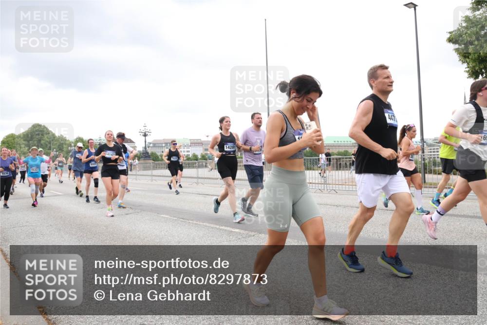 29.06.2025 - hella hamburg halbmarathon Lena Gebhardt http://msf.ph/oto/8297873 29.06.2025 10:56:14 Lombardsbrücke 8533, 4836, 14142, 14281, 447, 69, 1047, 1113, 1738, 1909, 2095, 2793, 2915, 3257, 3268, 3675, 3676, 3953, 3987, 4083, 4265, 4354, 4470, 4473, 4836, 4896, 5237, 5306, 5580, 5693, 5757, 5994, 6055, 6056, 6113, 6257, 6494, 6594, 6690, 6968, 7025, 7028, 7090, 7307, 7516, 7616, 7711, 7969, 8005, 8110, 8305, 8517, 8532, 8533, 8766, 9383, 9435, 9548, 9606, 9838, 9861, 9865, 9948, 9953, 10449, 10640, 10740, 10784, 10987, 11903, 11962, 11963 meine-sportfotos.de