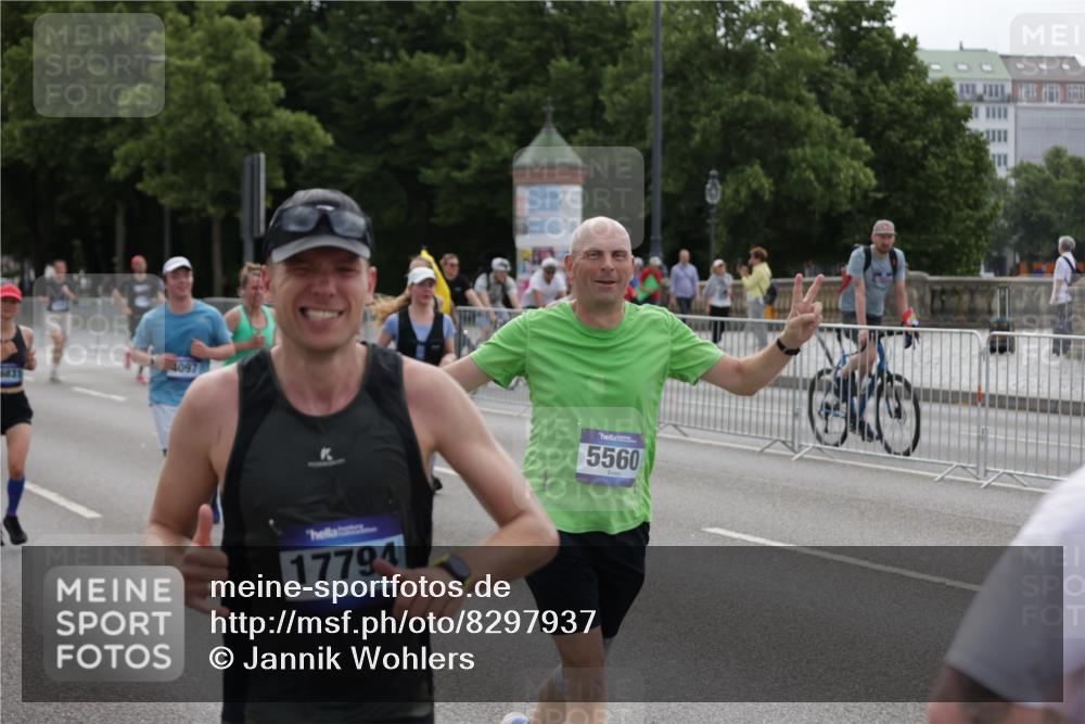 29.06.2025 - hella hamburg halbmarathon Jannik Wohlers http://msf.ph/oto/8297937 29.06.2025 10:36:53 Lombardsbrücke 1022, 1276, 1337, 1597, 1819, 2016, 2031, 2072, 2104, 2272, 2480, 2486, 3127, 3714, 4097, 4347, 4733, 5146, 5560, 5790, 5940, 6172, 6584, 7085, 7235, 7544, 7707, 7823, 8257, 8258, 8811, 8843, 9054, 9055, 9524, 10762, 10798, 11246, 11980, 12103, 12463, 12762, 12935, 13077, 13783, 13970, 13971, 14202, 14282, 14343, 14396, 14779, 14915, 15084, 15475, 16192, 16303, 16782, 16831, 17305, 17307, 17388, 17687, 17688, 17794, 17965, 18578, 18710 meine-sportfotos.de