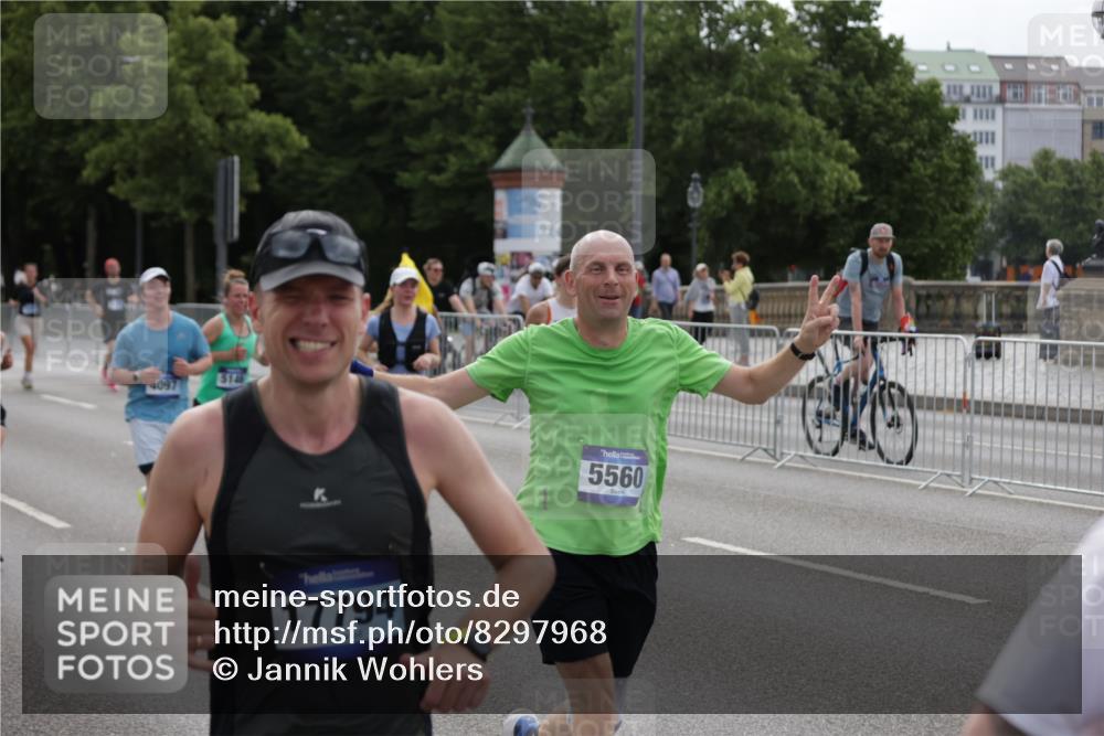 29.06.2025 - hella hamburg halbmarathon Jannik Wohlers http://msf.ph/oto/8297968 29.06.2025 10:36:53 Lombardsbrücke 1022, 1276, 1337, 1597, 1819, 2016, 2031, 2072, 2104, 2272, 2480, 2486, 3127, 3714, 4097, 4347, 4733, 5146, 5560, 5790, 5940, 6172, 6584, 7085, 7235, 7544, 7707, 7823, 8257, 8258, 8811, 8843, 9054, 9055, 9524, 10762, 10798, 11246, 11980, 12103, 12463, 12762, 12935, 13077, 13783, 13970, 13971, 14202, 14282, 14343, 14396, 14779, 14915, 15084, 15475, 16192, 16303, 16782, 16831, 17305, 17307, 17388, 17687, 17688, 17794, 17965, 18578, 18710 meine-sportfotos.de
