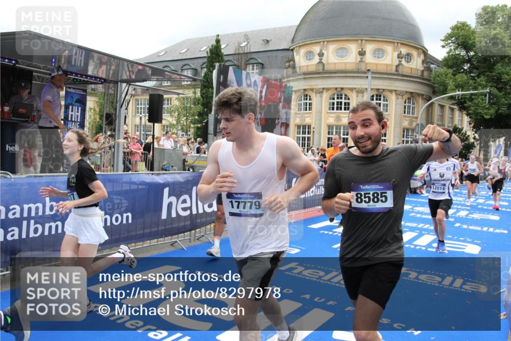 29.06.2025 - hella hamburg halbmarathon Michael Strokosch http://msf.ph/oto/8297978 29.06.2025 10:57:24 Ziel 2417, 2676, 5926, 6272, 8585, 9450, 9727, 9934, 10383, 12014, 12590, 13664, 15229, 16625, 16830, 17160, 17779, 17848 meine-sportfotos.de