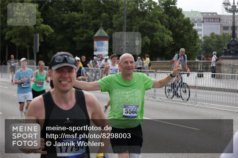 29.06.2025 - hella hamburg halbmarathon Jannik Wohlers http://msf.ph/oto/8298003 29.06.2025 10:36:53 Lombardsbrücke 1022, 1276, 1337, 1597, 1819, 2016, 2031, 2072, 2104, 2272, 2480, 2486, 3127, 3714, 4097, 4347, 4733, 5146, 5560, 5790, 5940, 6172, 6584, 7085, 7235, 7544, 7707, 7823, 8257, 8258, 8811, 8843, 9054, 9055, 9524, 10762, 10798, 11246, 11980, 12103, 12463, 12762, 12935, 13077, 13783, 13970, 13971, 14202, 14282, 14343, 14396, 14779, 14915, 15084, 15475, 16192, 16303, 16782, 16831, 17305, 17307, 17388, 17687, 17688, 17794, 17965, 18578, 18710 meine-sportfotos.de