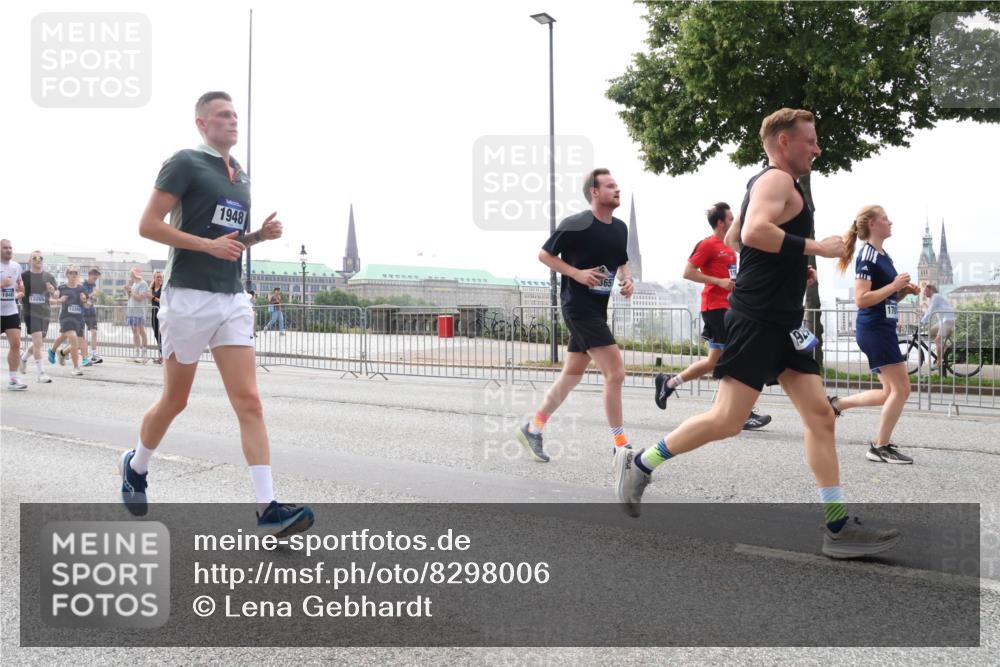 29.06.2025 - hella hamburg halbmarathon Lena Gebhardt http://msf.ph/oto/8298006 29.06.2025 10:36:51 Lombardsbrücke 1848, 13265, 1948, 94, 1118, 1224, 1253, 1339, 1488, 1490, 1948, 1952, 1954, 2104, 2124, 2552, 2588, 3127, 3165, 3398, 3428, 3714, 3873, 3895, 4084, 4618, 4762, 4996, 5012, 5224, 5538, 5540, 5640, 5747, 5786, 5789, 6156, 6172, 6190, 6359, 6584, 6667, 6804, 7202, 7632, 7773, 8007, 8257, 8258, 8315, 8499, 8530, 8758, 8936, 8937, 8945, 9054, 9055, 9115, 9117, 9295, 9500, 9694, 13265, 15077, 17156, 17807, 18152, 18488 meine-sportfotos.de