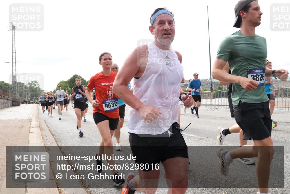 29.06.2025 - hella hamburg halbmarathon Lena Gebhardt http://msf.ph/oto/8298016 29.06.2025 10:21:40 Lombardsbrücke 15603, 9532, 3826, 1028, 1072, 1158, 1191, 1250, 1401, 1668, 1958, 2172, 2271, 2315, 2353, 2529, 2635, 2815, 3122, 3606, 3770, 3817, 3825, 3826, 3995, 4046, 4289, 4375, 4376, 4697, 4786, 5122, 5373, 5395, 5412, 5493, 5641, 5759, 5957, 6086, 6103, 6475, 6676, 6805, 6844, 7075, 7162, 7375, 7522, 7553, 7612, 7672, 7781, 8095, 8286, 8715, 8844, 8896, 8959, 9002, 9062, 9100, 9369, 9483, 9499, 9501, 9532, 9624, 10374, 10874 meine-sportfotos.de