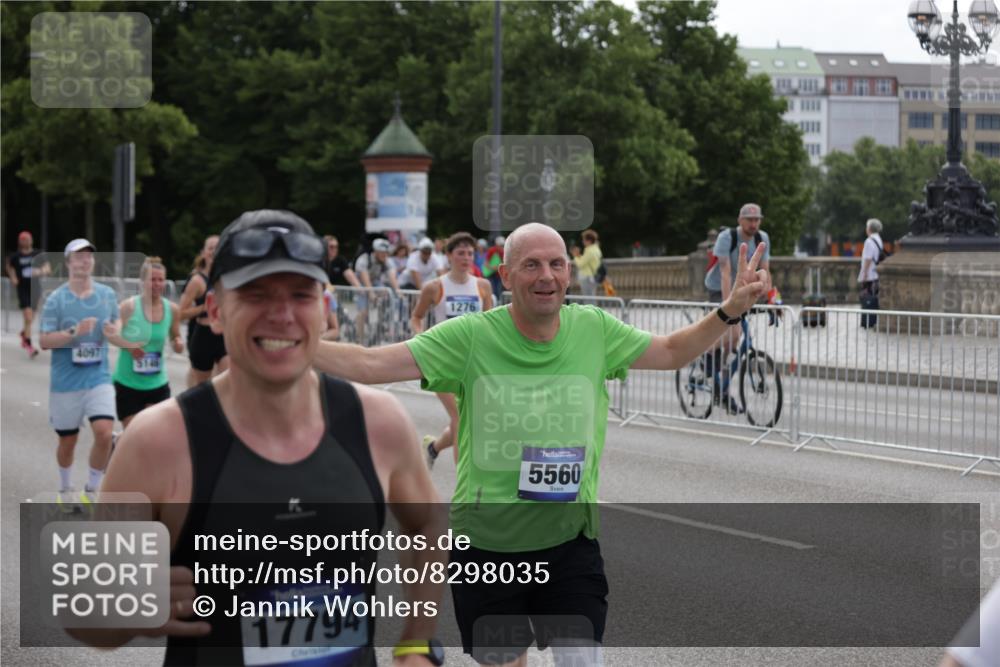 29.06.2025 - hella hamburg halbmarathon Jannik Wohlers http://msf.ph/oto/8298035 29.06.2025 10:36:54 Lombardsbrücke 1022, 1276, 1337, 1597, 1819, 2016, 2031, 2072, 2104, 2272, 2480, 2486, 3127, 4097, 4347, 4733, 5146, 5171, 5560, 5790, 5940, 6172, 6584, 7085, 7235, 7544, 7707, 7777, 7823, 8257, 8258, 8811, 8843, 9054, 9055, 9524, 10762, 10798, 11246, 11980, 12103, 12463, 12762, 12935, 13077, 13783, 14202, 14282, 14343, 14396, 14779, 14915, 15084, 16192, 16303, 16782, 16831, 17305, 17307, 17388, 17687, 17688, 17794, 17965, 18578, 18710 meine-sportfotos.de