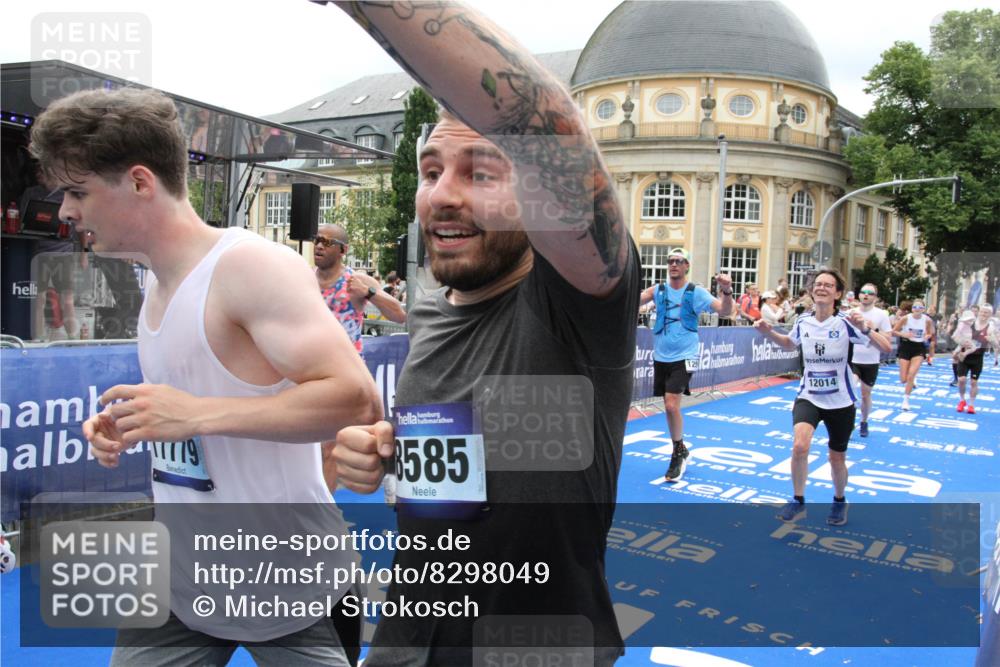 29.06.2025 - hella hamburg halbmarathon Michael Strokosch http://msf.ph/oto/8298049 29.06.2025 10:57:24 Ziel 2417, 2676, 5926, 6272, 8585, 9450, 9727, 9934, 10383, 12014, 12590, 13664, 15229, 16625, 16830, 17160, 17779, 17848 meine-sportfotos.de