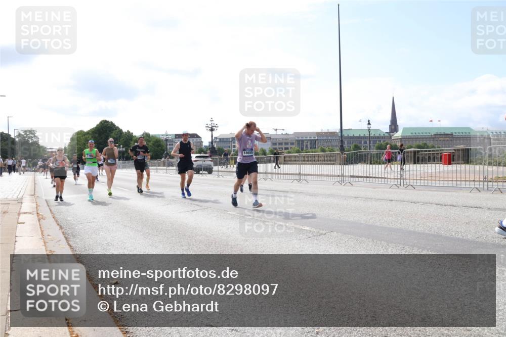 29.06.2025 - hella hamburg halbmarathon Lena Gebhardt http://msf.ph/oto/8298097 29.06.2025 10:12:06 Lombardsbrücke 1062, 1328, 1531, 1790, 1850, 1992, 2661, 3363, 3746, 4227, 5176, 5379, 5605, 6871, 7474, 7571, 9191, 9253, 9405, 9428, 9705, 10042, 10409, 10428, 10685, 11507, 11509, 11525, 11537, 11581, 11917, 12473, 13171, 13177, 13203, 13542, 13958, 14060, 14196, 14313, 14384, 14863, 14868, 15137, 15945, 16379, 16976, 17080, 17638, 17774, 17866, 18261, 18278, 18395, 18429, 18655 meine-sportfotos.de