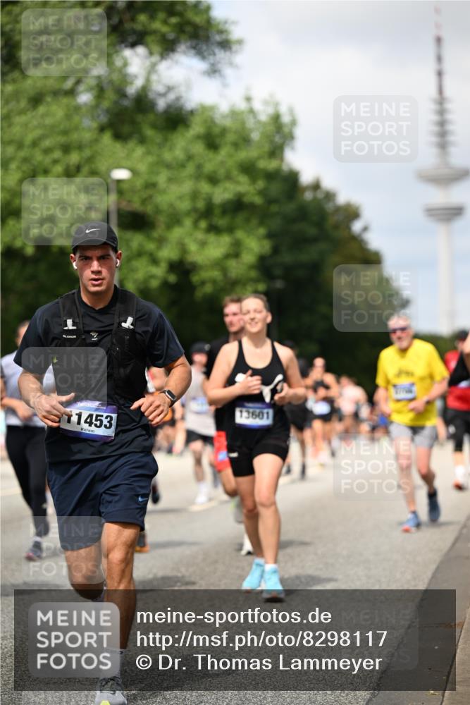 29.06.2025 - hella hamburg halbmarathon Dr. Thomas Lammeyer http://msf.ph/oto/8298117 29.06.2025 10:37:46 Kennedybrücke 1189, 1275, 1896, 1995, 2085, 2342, 2526, 2776, 3812, 4164, 4361, 4433, 4449, 4807, 5075, 5141, 5180, 5557, 5561, 5584, 5821, 5822, 5887, 6773, 6956, 6999, 7308, 7309, 7633, 7705, 8157, 8375, 8377, 8383, 8620, 8891, 9234, 9258, 9438, 9591, 9706, 9799, 9995, 10800, 11092, 11111, 11237, 11260 meine-sportfotos.de