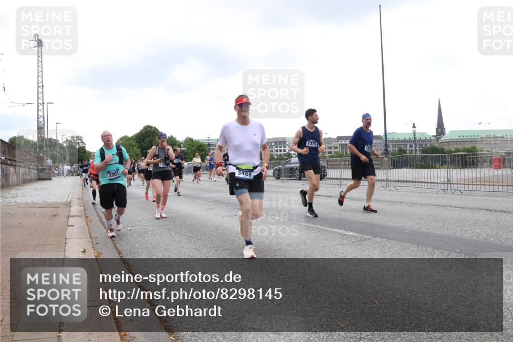 29.06.2025 - hella hamburg halbmarathon Lena Gebhardt http://msf.ph/oto/8298145 29.06.2025 10:46:50 Lombardsbrücke 1073, 1185, 1286, 1363, 1371, 1375, 1593, 1607, 1608, 1720, 1837, 1961, 1999, 2162, 2211, 2320, 2327, 2500, 2555, 2556, 2665, 2697, 2981, 3277, 3406, 3407, 3469, 3734, 3823, 4202, 4239, 4296, 4342, 4355, 4448, 4604, 5111, 5114, 5700, 5796, 5953, 6124, 6161, 6485, 6496, 6740, 7073, 7303, 7412, 7767, 7827, 8477, 8486, 8551, 8553, 8684, 8700, 8967, 9691, 10153, 10230, 13969, 14261, 15852, 16882, 16987 meine-sportfotos.de