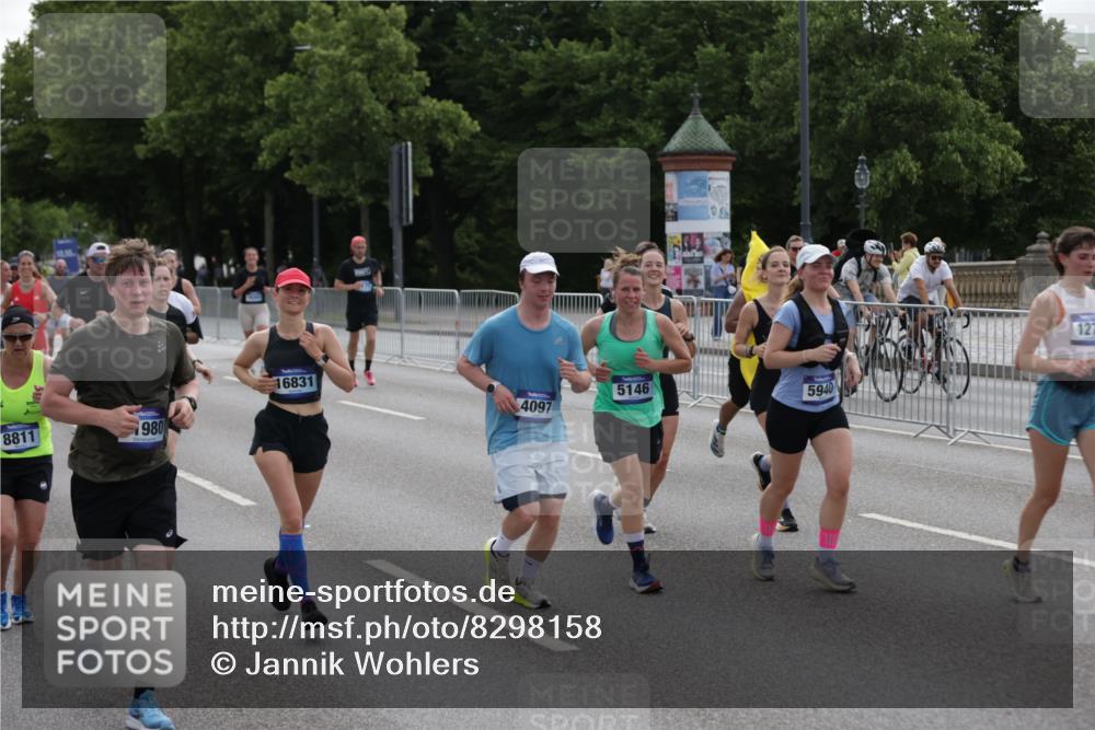 29.06.2025 - hella hamburg halbmarathon Jannik Wohlers http://msf.ph/oto/8298158 29.06.2025 10:36:55 Lombardsbrücke 1022, 1276, 1337, 1597, 1819, 2016, 2031, 2072, 2104, 2272, 2480, 2486, 3127, 4097, 4347, 4733, 5146, 5171, 5560, 5790, 5940, 6584, 7085, 7235, 7544, 7707, 7777, 7823, 8257, 8258, 8811, 8843, 9055, 9524, 10762, 10798, 11980, 12103, 12762, 12935, 13077, 13783, 14130, 14202, 14282, 14343, 14779, 14915, 15084, 16192, 16303, 16782, 16831, 16837, 17305, 17307, 17388, 17687, 17688, 17794, 17965, 18578, 18710 meine-sportfotos.de