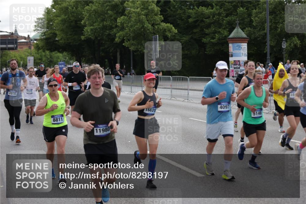 29.06.2025 - hella hamburg halbmarathon Jannik Wohlers http://msf.ph/oto/8298197 29.06.2025 10:36:55 Lombardsbrücke 1022, 1276, 1337, 1597, 1819, 2016, 2031, 2072, 2104, 2272, 2480, 2486, 3127, 4097, 4347, 4733, 5146, 5171, 5560, 5790, 5940, 6584, 7085, 7235, 7544, 7707, 7777, 7823, 8257, 8258, 8811, 8843, 9055, 9524, 10762, 10798, 11980, 12103, 12762, 12935, 13077, 13783, 14130, 14202, 14282, 14343, 14779, 14915, 15084, 16192, 16303, 16782, 16831, 16837, 17305, 17307, 17388, 17687, 17688, 17794, 17965, 18578, 18710 meine-sportfotos.de