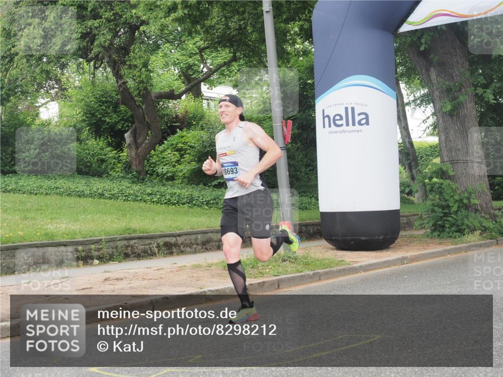 29.06.2025 - hella hamburg halbmarathon KatJ http://msf.ph/oto/8298212 29.06.2025 10:13:42 Zwischen KM18-KM19 2459, 6816 meine-sportfotos.de