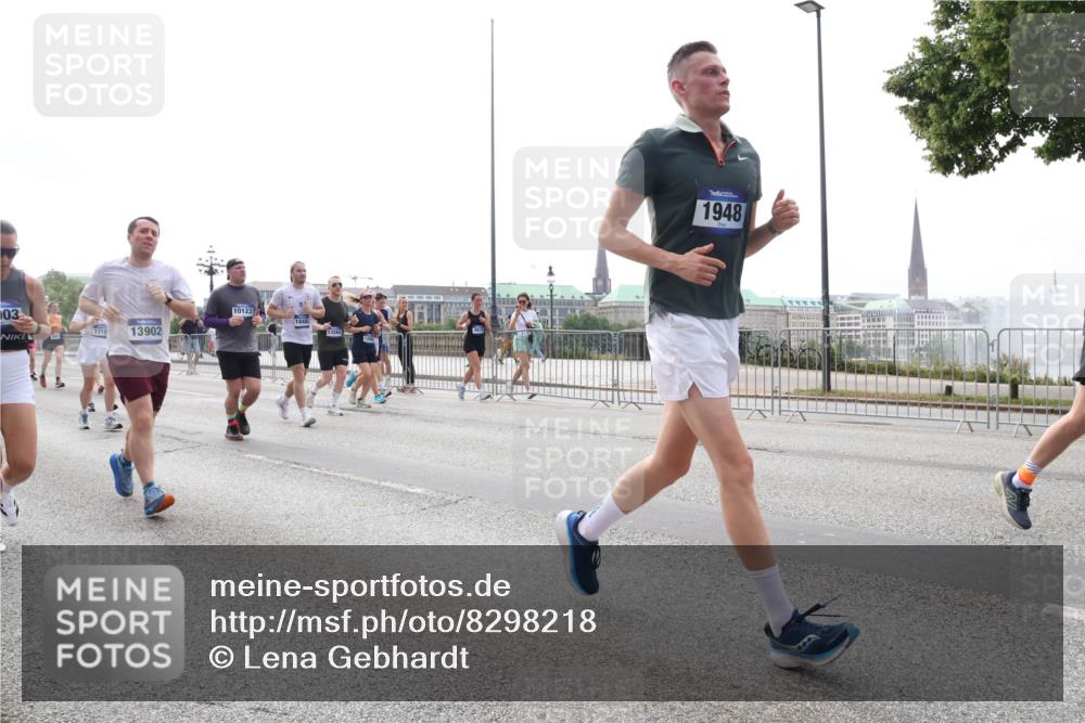 29.06.2025 - hella hamburg halbmarathon Lena Gebhardt http://msf.ph/oto/8298218 29.06.2025 10:36:51 Lombardsbrücke 10123, 003, 18482, 1310, 13902, 13263, 1948, 1118, 1224, 1253, 1339, 1488, 1490, 1948, 1952, 1954, 2104, 2124, 2552, 2588, 3127, 3165, 3398, 3428, 3714, 3873, 3895, 4084, 4618, 4762, 4996, 5012, 5224, 5538, 5540, 5640, 5747, 5786, 5789, 6156, 6172, 6190, 6359, 6584, 6667, 6804, 7202, 7632, 7773, 8007, 8257, 8258, 8315, 8499, 8530, 8758, 8936, 8937, 8945, 9054, 9055, 9115, 9117, 9295, 9500, 9694, 13265, 15077, 17156, 17807, 18152, 18488 meine-sportfotos.de