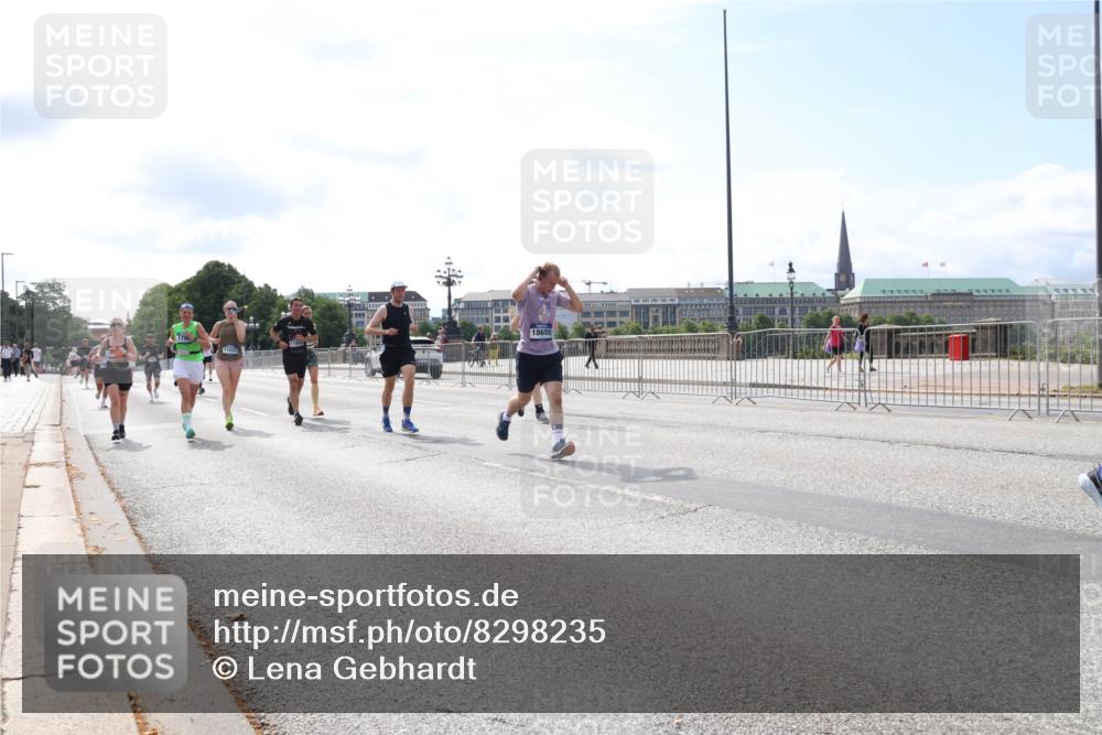 29.06.2025 - hella hamburg halbmarathon Lena Gebhardt http://msf.ph/oto/8298235 29.06.2025 10:12:06 Lombardsbrücke 1062, 1328, 1531, 1790, 1850, 1992, 2661, 3363, 3746, 4227, 5176, 5379, 5605, 6871, 7474, 7571, 9191, 9253, 9405, 9428, 9705, 10042, 10409, 10428, 10685, 11507, 11509, 11525, 11537, 11581, 11917, 12473, 13171, 13177, 13203, 13542, 13958, 14060, 14196, 14313, 14384, 14863, 14868, 15137, 15945, 16379, 16976, 17080, 17638, 17774, 17866, 18261, 18278, 18395, 18429, 18655 meine-sportfotos.de