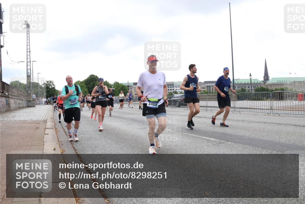29.06.2025 - hella hamburg halbmarathon Lena Gebhardt http://msf.ph/oto/8298251 29.06.2025 10:46:50 Lombardsbrücke 1073, 1185, 1286, 1363, 1371, 1375, 1593, 1607, 1608, 1720, 1837, 1961, 1999, 2162, 2211, 2320, 2327, 2500, 2555, 2556, 2665, 2697, 2981, 3277, 3406, 3407, 3469, 3734, 3823, 4202, 4239, 4296, 4342, 4355, 4448, 4604, 5111, 5114, 5700, 5796, 5953, 6124, 6161, 6485, 6496, 6740, 7073, 7303, 7412, 7767, 7827, 8477, 8486, 8551, 8553, 8684, 8700, 8967, 9691, 10153, 10230, 13969, 14261, 15852, 16882, 16987 meine-sportfotos.de